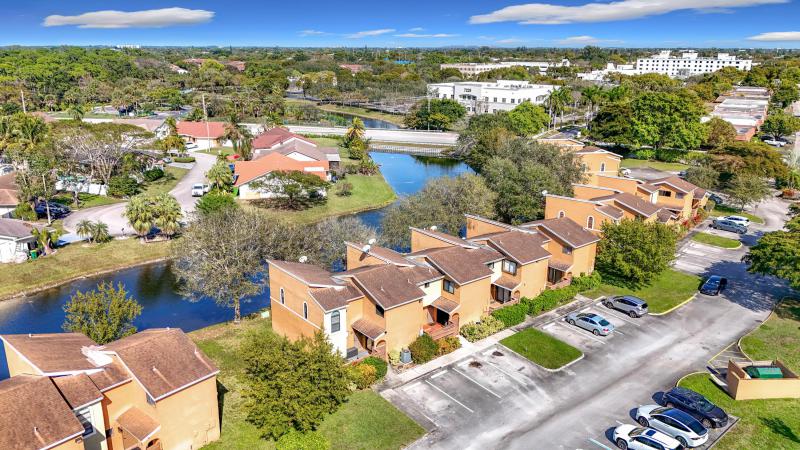  Condo & Townhome Photos