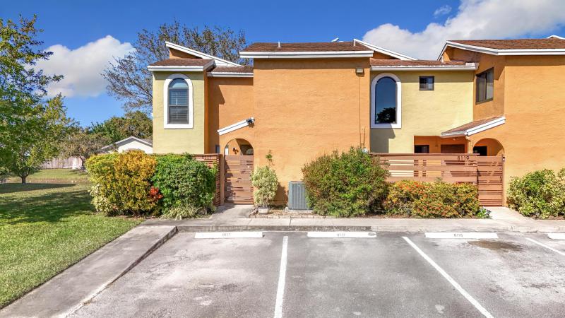 Condo & Townhome Photos