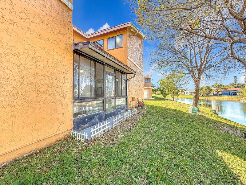  Condo & Townhome Photos