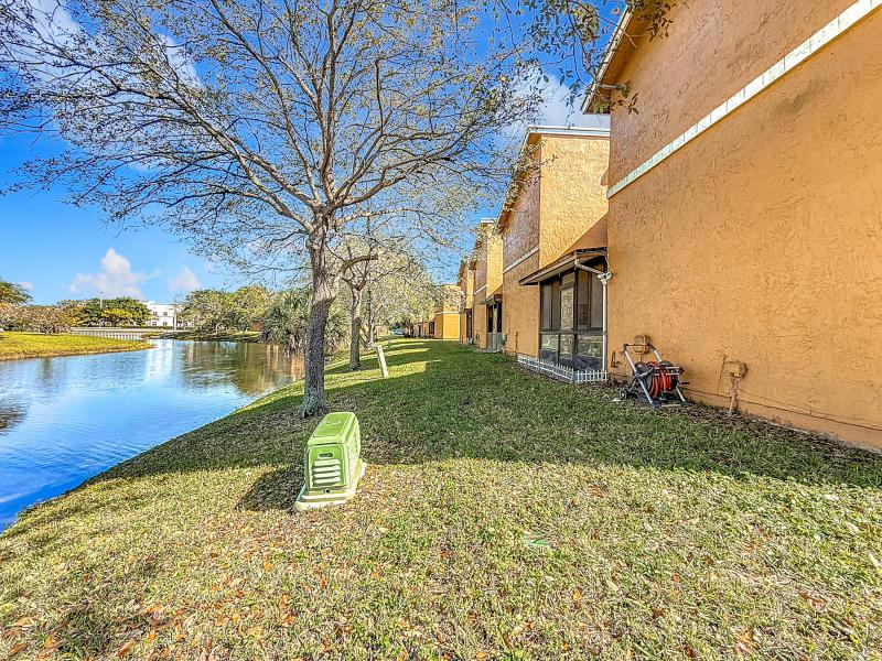  Condo & Townhome Photos