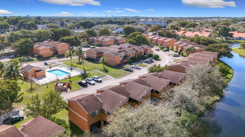  Condo & Townhome Photos