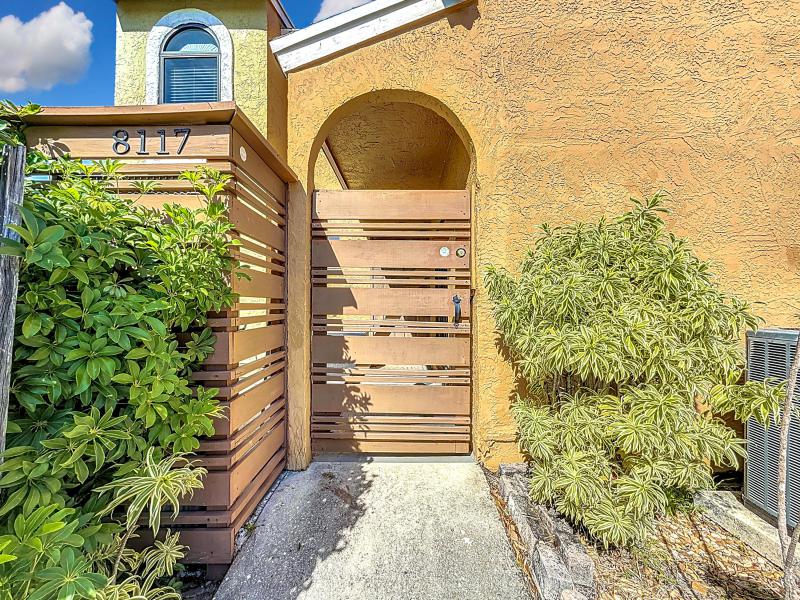  Condo & Townhome Photos