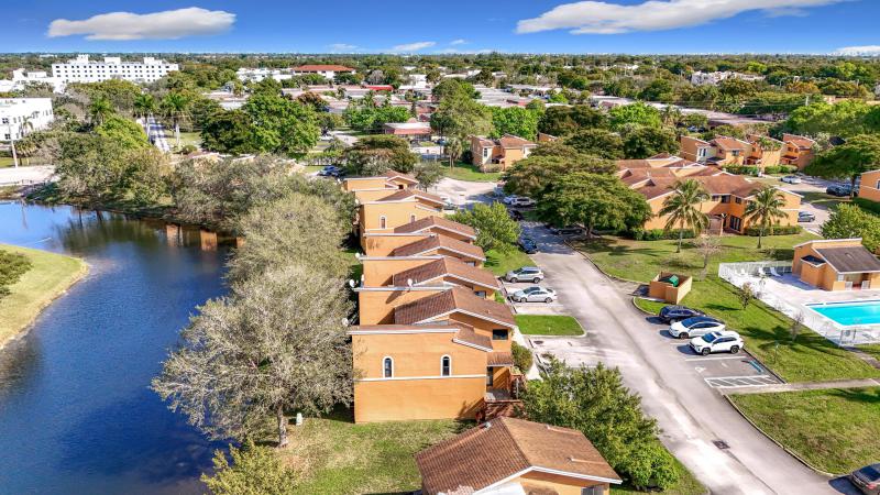 Condo & Townhome Photos