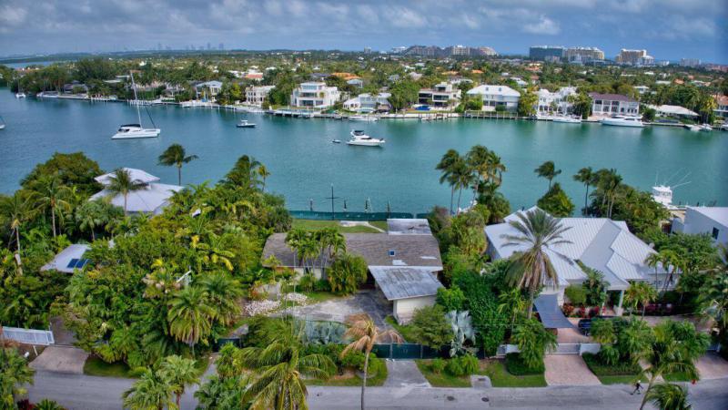  Single Family Homes Photo 8:  Key Biscayne,  FL 33149