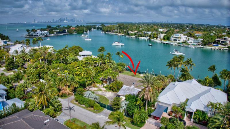  Single Family Homes Photo 9:  Key Biscayne,  FL 33149