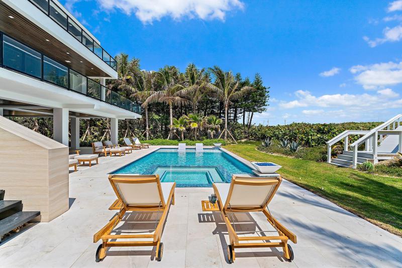  Single Family Homes Photo 100:  Jupiter Island,  FL 33455