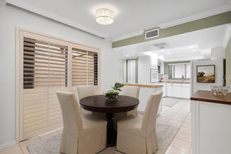  Condo & Townhome Photos