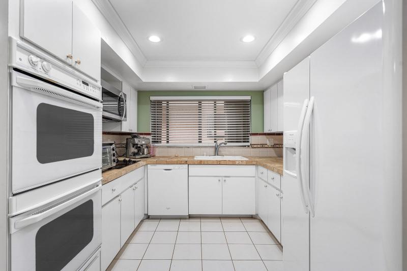  Condo & Townhome Photos