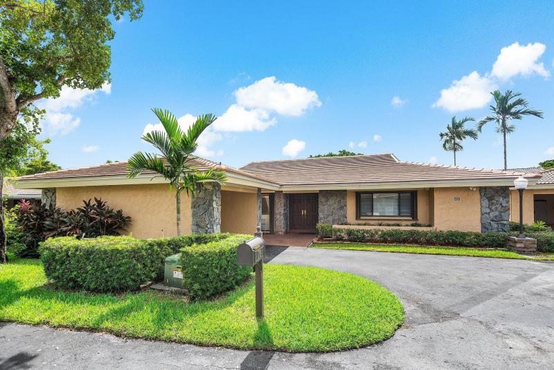  Condo & Townhome Photos