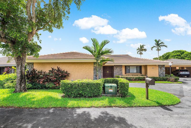  Condo & Townhome Photos