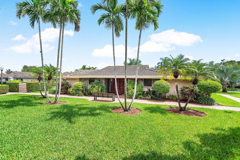  Condo & Townhome Photos