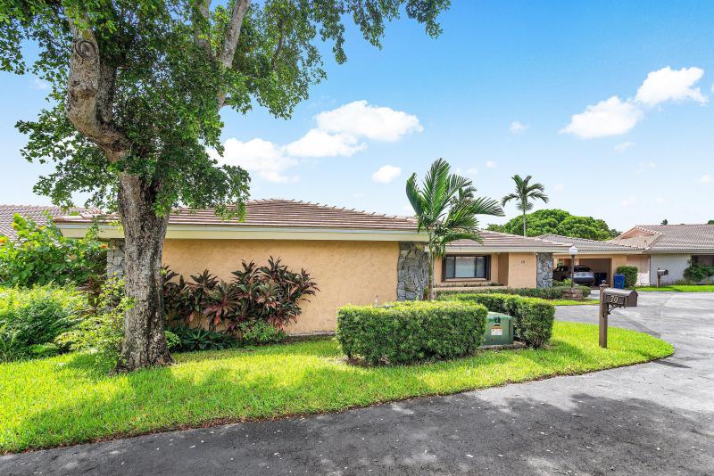  Condo & Townhome Photos