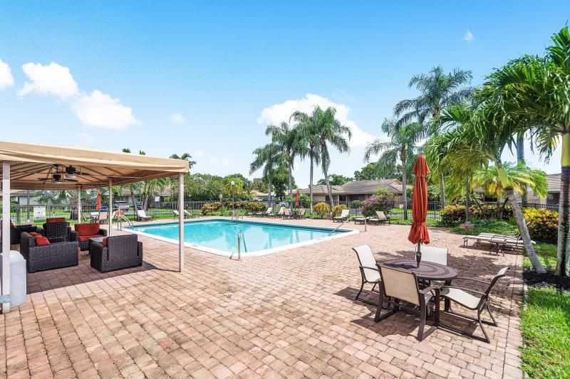  Condo & Townhome Photos