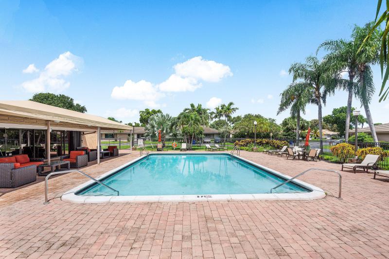  Condo & Townhome Photos