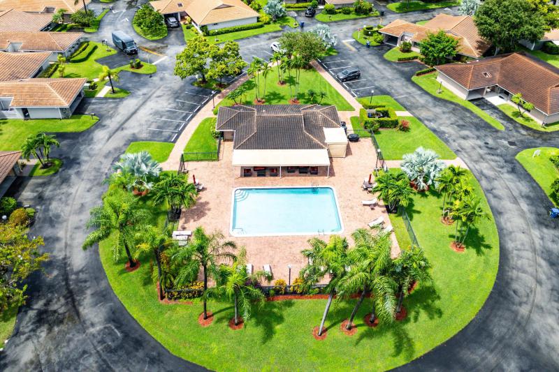  Condo & Townhome Photos