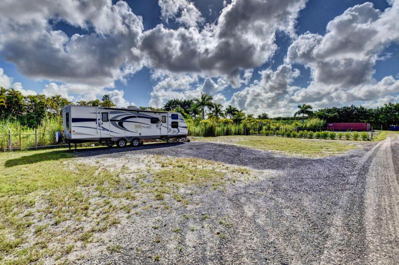  Commercial & Industrial Land Images 