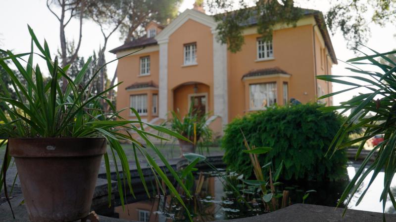  Single Family Homes Photo 2:  Out of Country,  Out of Country 00000