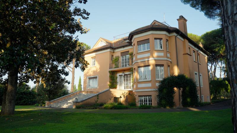  Single Family Homes Photo 6:  Out of Country,  Out of Country 00000