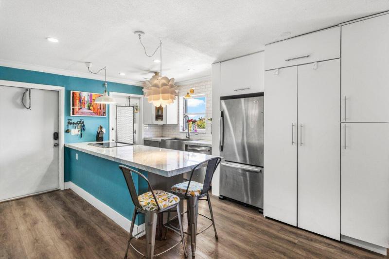  Condo & Townhome Photos