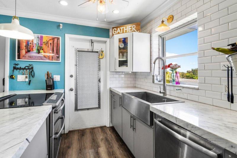  Condo & Townhome Photos