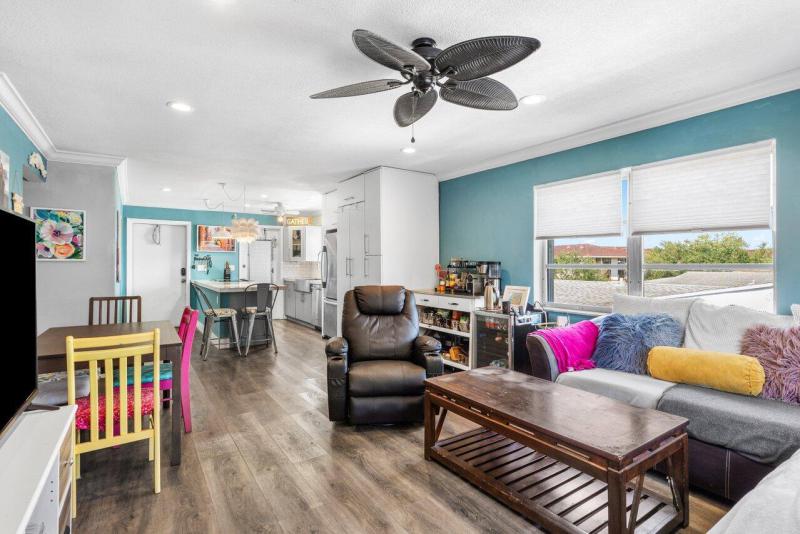  Condo & Townhome Photos