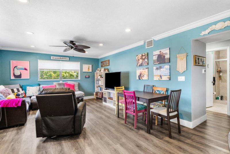  Condo & Townhome Photos