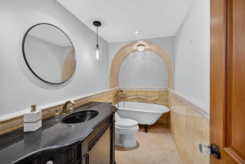  Condo & Townhome Photos