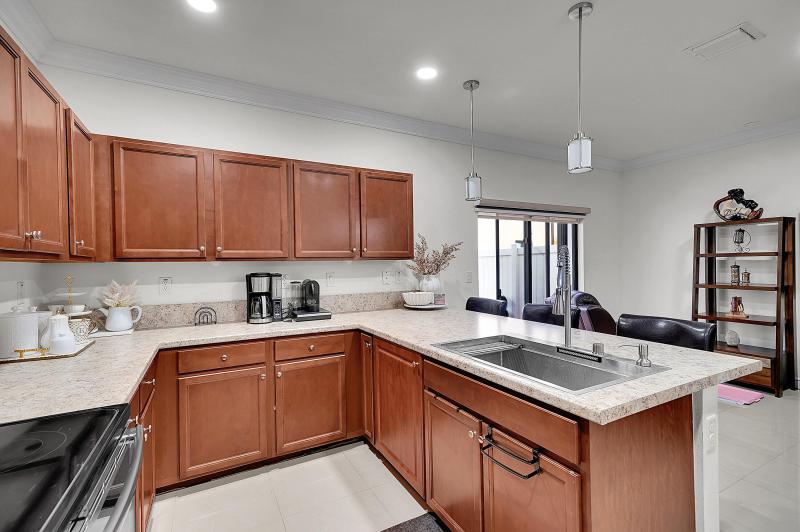  Condo & Townhome Photos