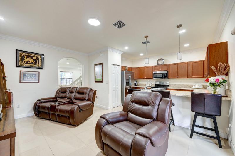  Condo & Townhome Photos