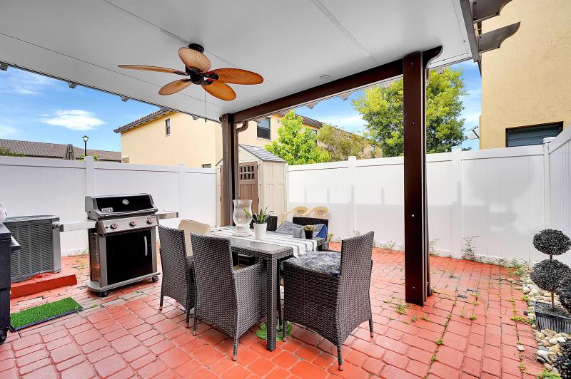  Condo & Townhome Photos