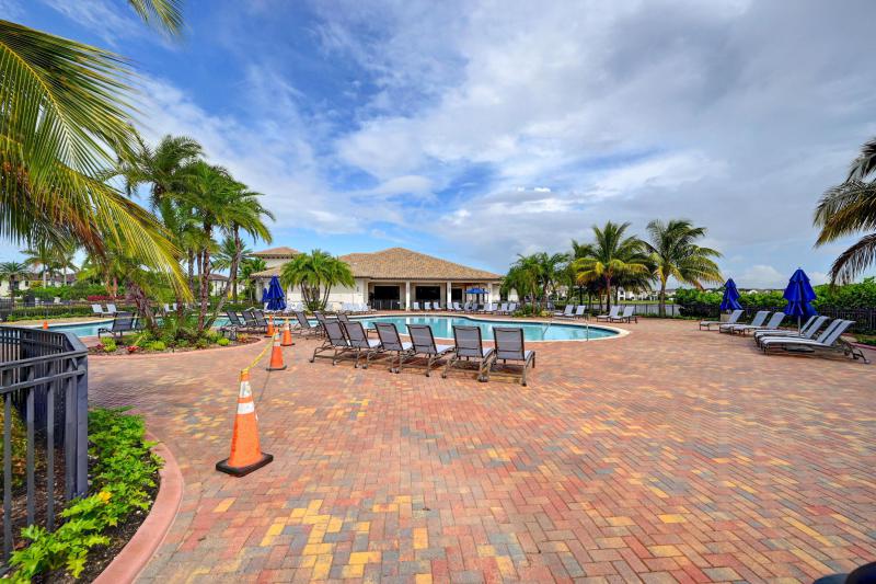  Condo & Townhome Photos