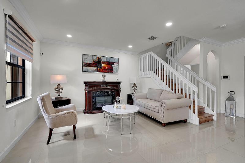  Condo & Townhome Photos