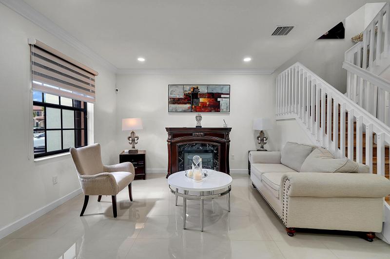  Condo & Townhome Photos