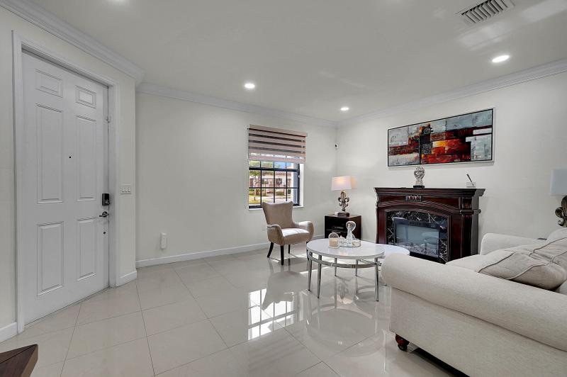  Condo & Townhome Photos