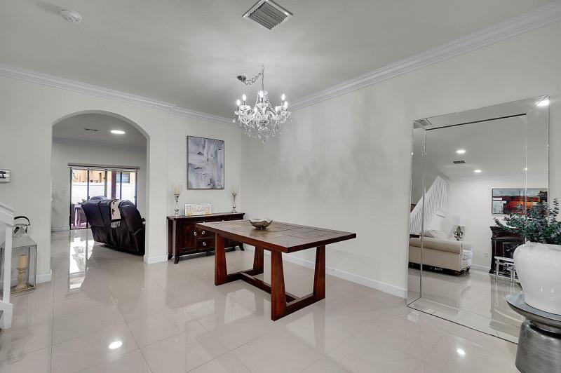  Condo & Townhome Photos