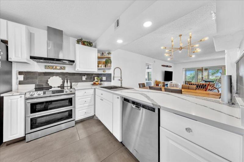  Condo & Townhome Photos