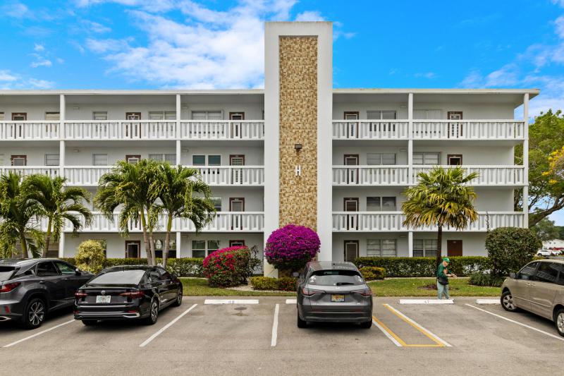  Condo & Townhome Photos