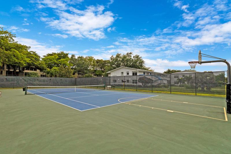  Condo & Townhome Photos
