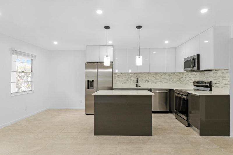  Condo & Townhome Photos