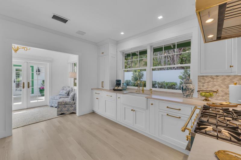  Single Family Homes Photo 14:  Palm Beach,  FL 33480