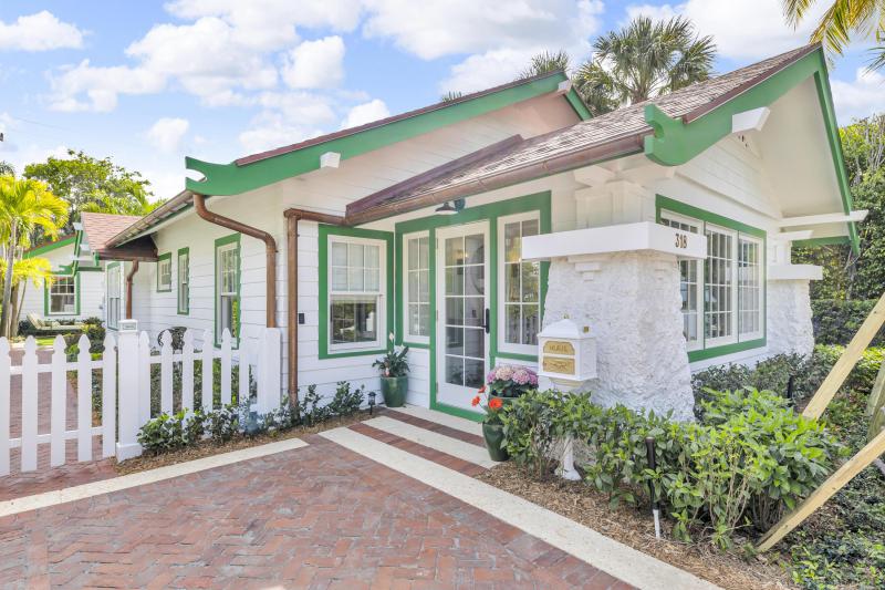  Single Family Homes Photo 31:  Palm Beach,  FL 33480