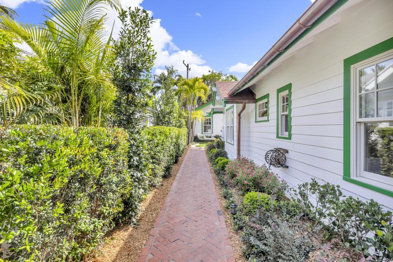  Single Family Homes Photo 33:  Palm Beach,  FL 33480