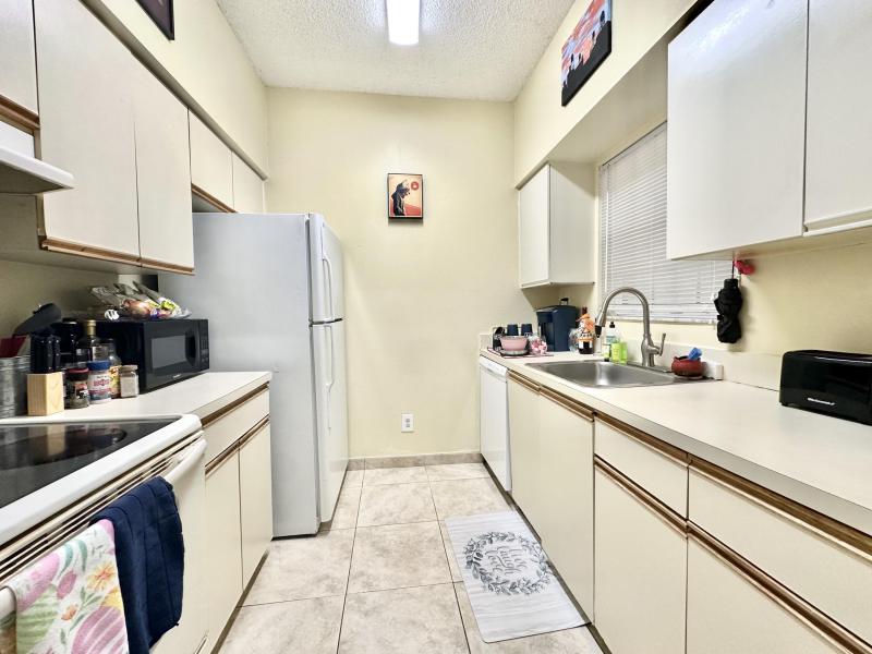  Condo & Townhome Photos
