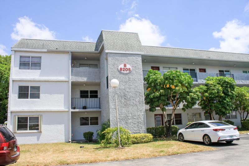  Condo & Townhome Photos