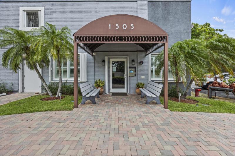  Condo & Townhome Photos