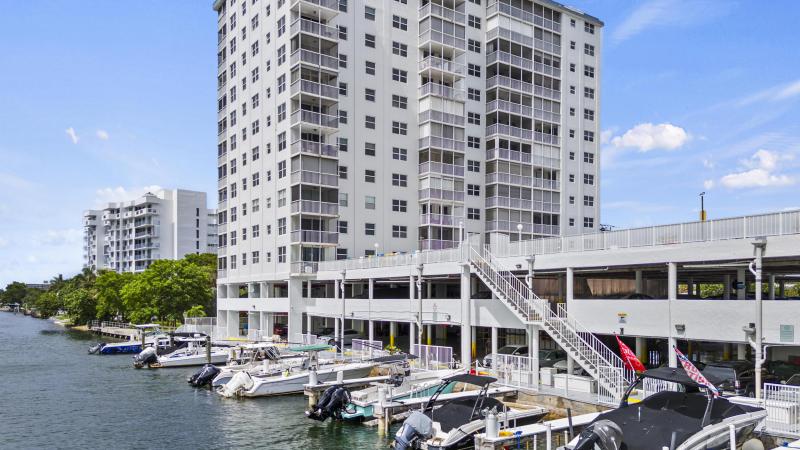  Condo & Townhome Photos
