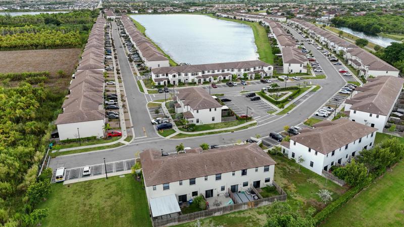  Condo & Townhome Photos