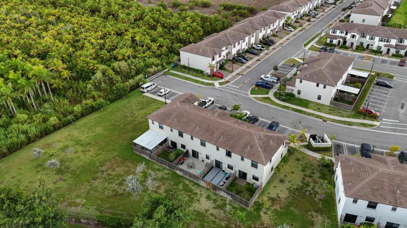  Condo & Townhome Photos