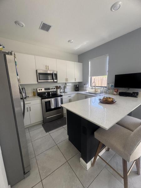  Condo & Townhome Photos