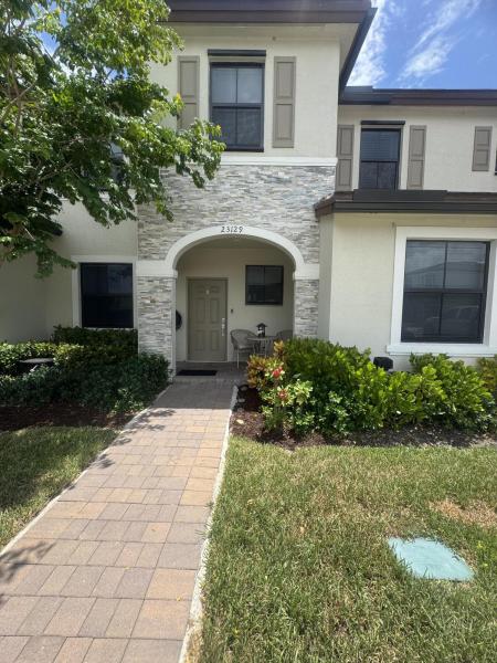  Condo & Townhome Photos